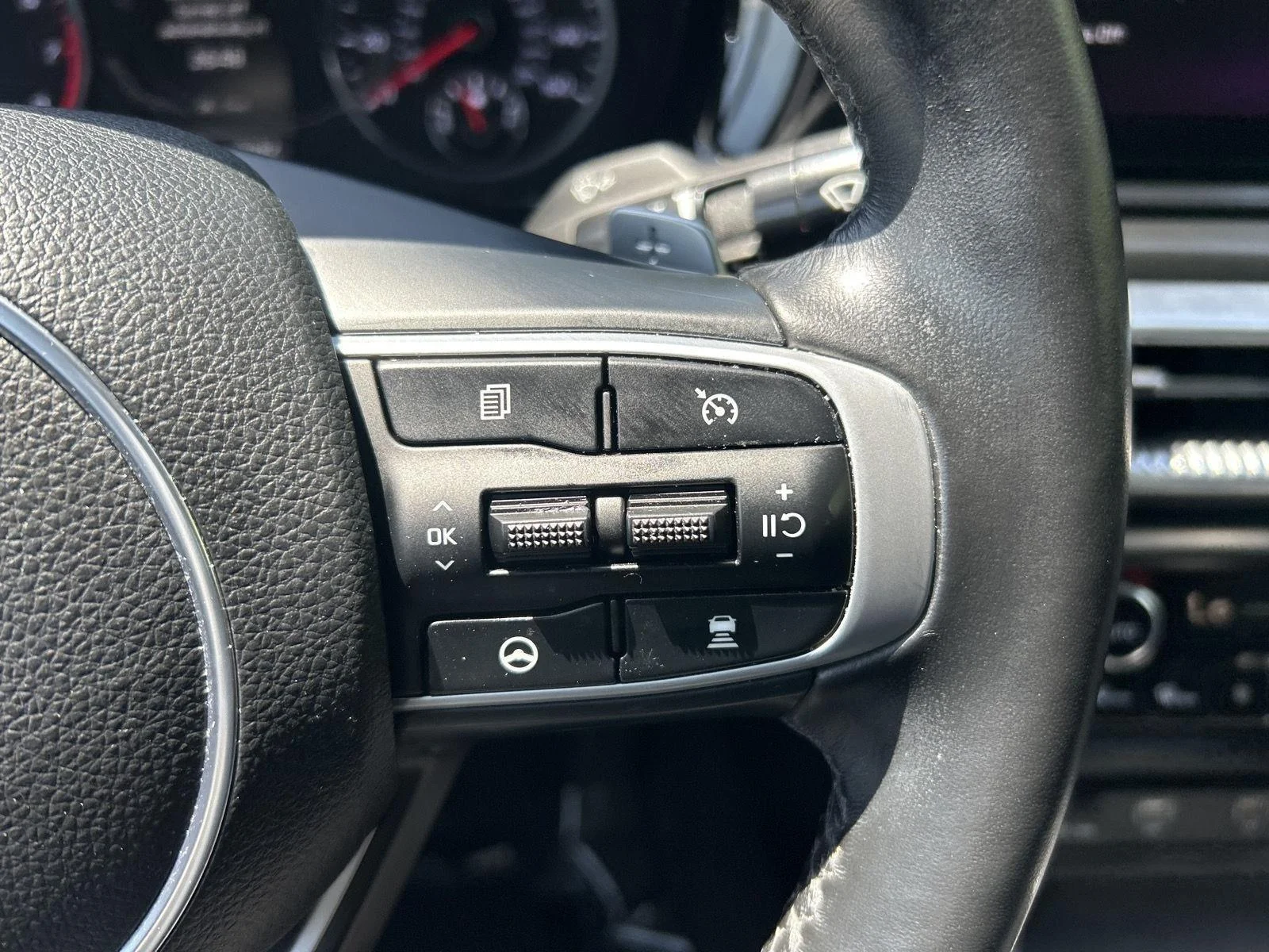 Used 2023 GRAY Kia GT image 17