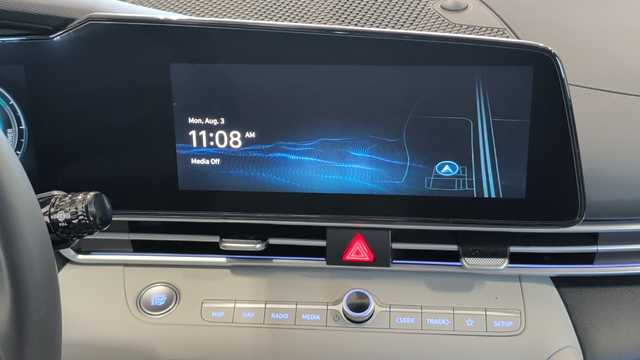 Certified Used 2025 Fluid Metal Hyundai Limited image 15