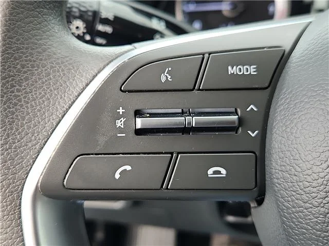 Used 2023 White Hyundai SEL image 16