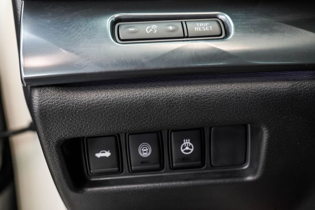 Used 2023 White Nissan SR image 44