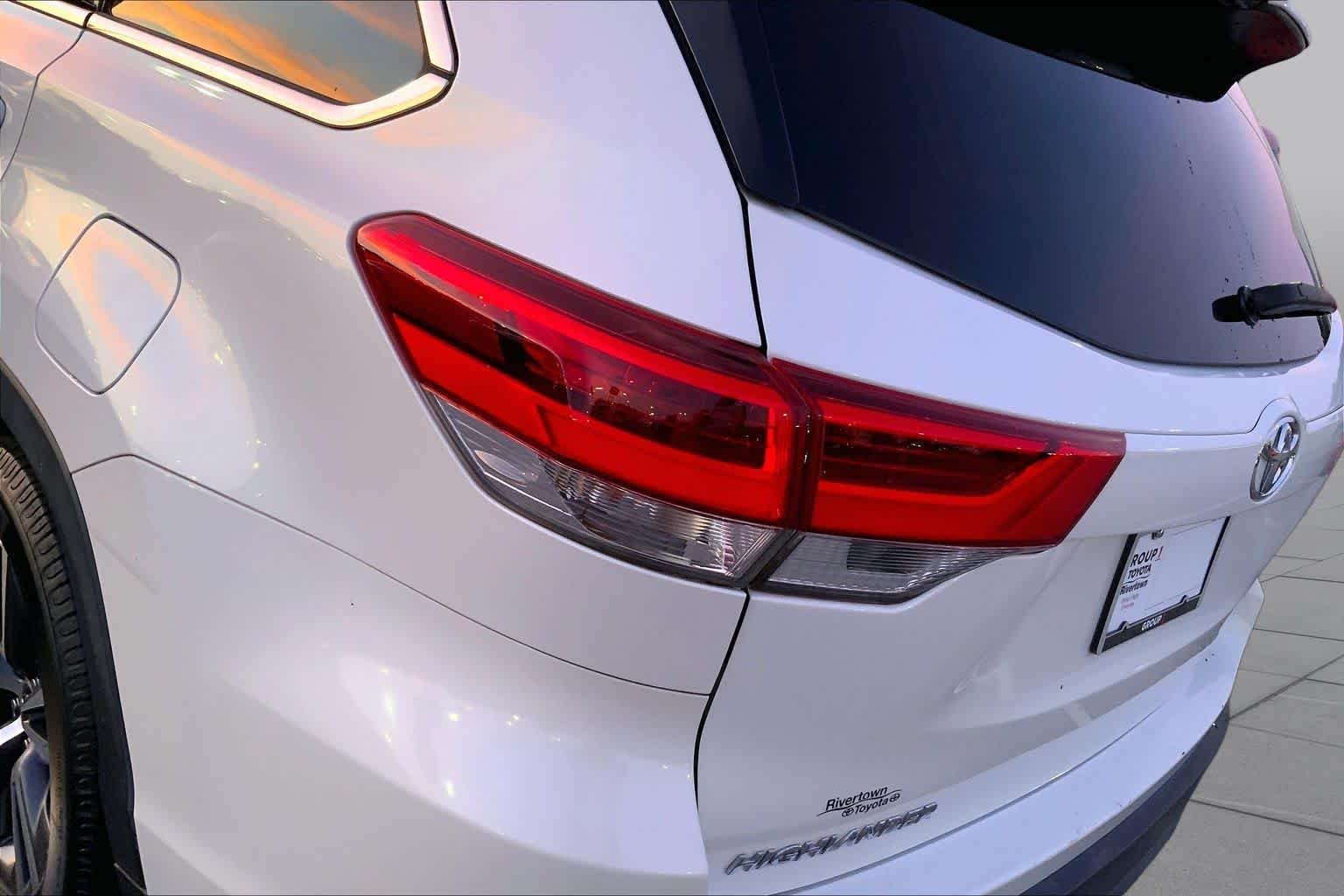 Used 2017 Blizzard Pearl Toyota LE image 27