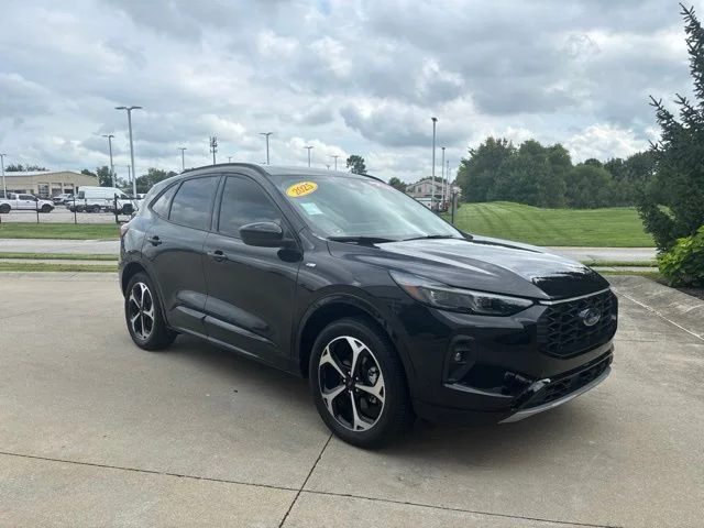 Used 2025 Agate Black Metallic Ford ST-Line Elite image 32