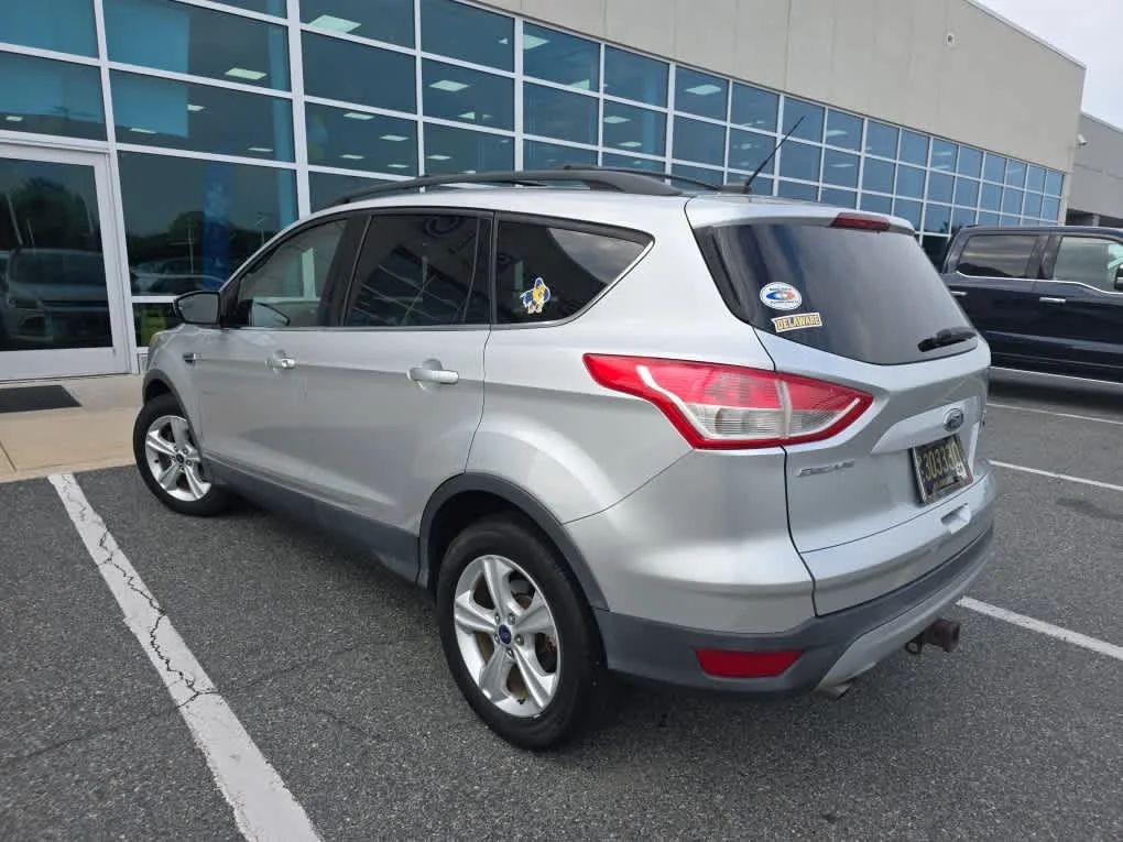 Used 2014 Ingot Silver Metallic Ford SE image 2