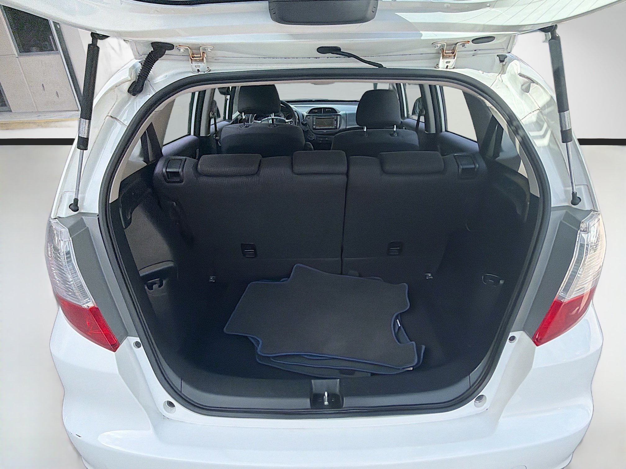 Used 2012 Taffeta White Honda Sport image 25
