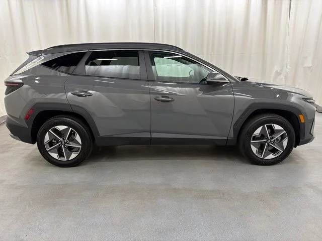 Used 2025 Gray Hyundai SEL Convenience image 7