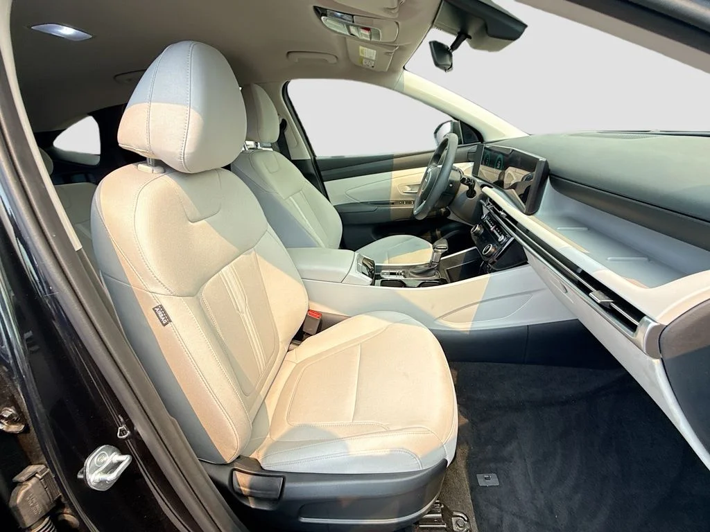 Used 2025 Black Hyundai SEL image 34