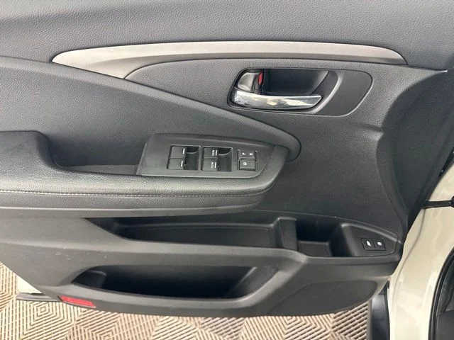 Used 2018 White Honda EX-L image 23