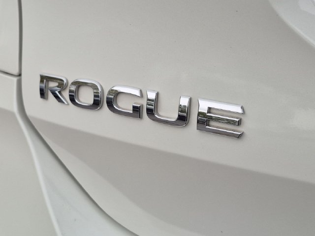 Used 2017 White Nissan SV image 30