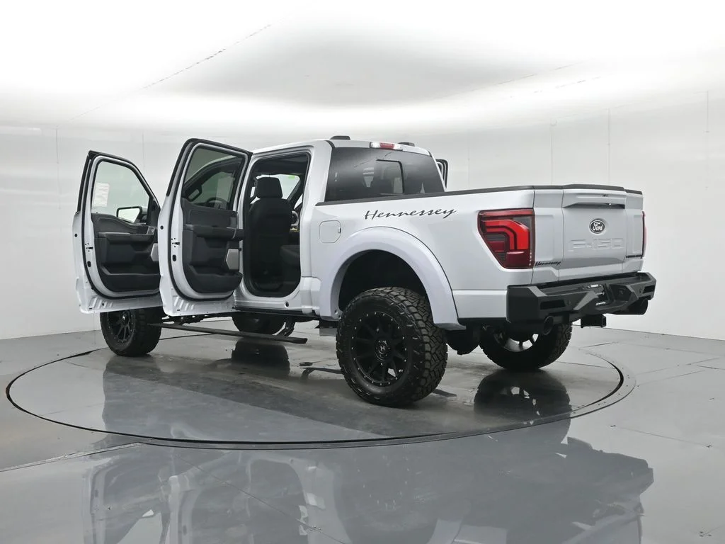 New 2025 Space White Metallic Ford Lariat image 37