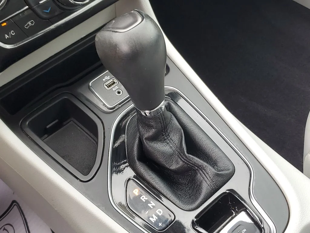 Certified Used 2019 White Jeep Limited image 31