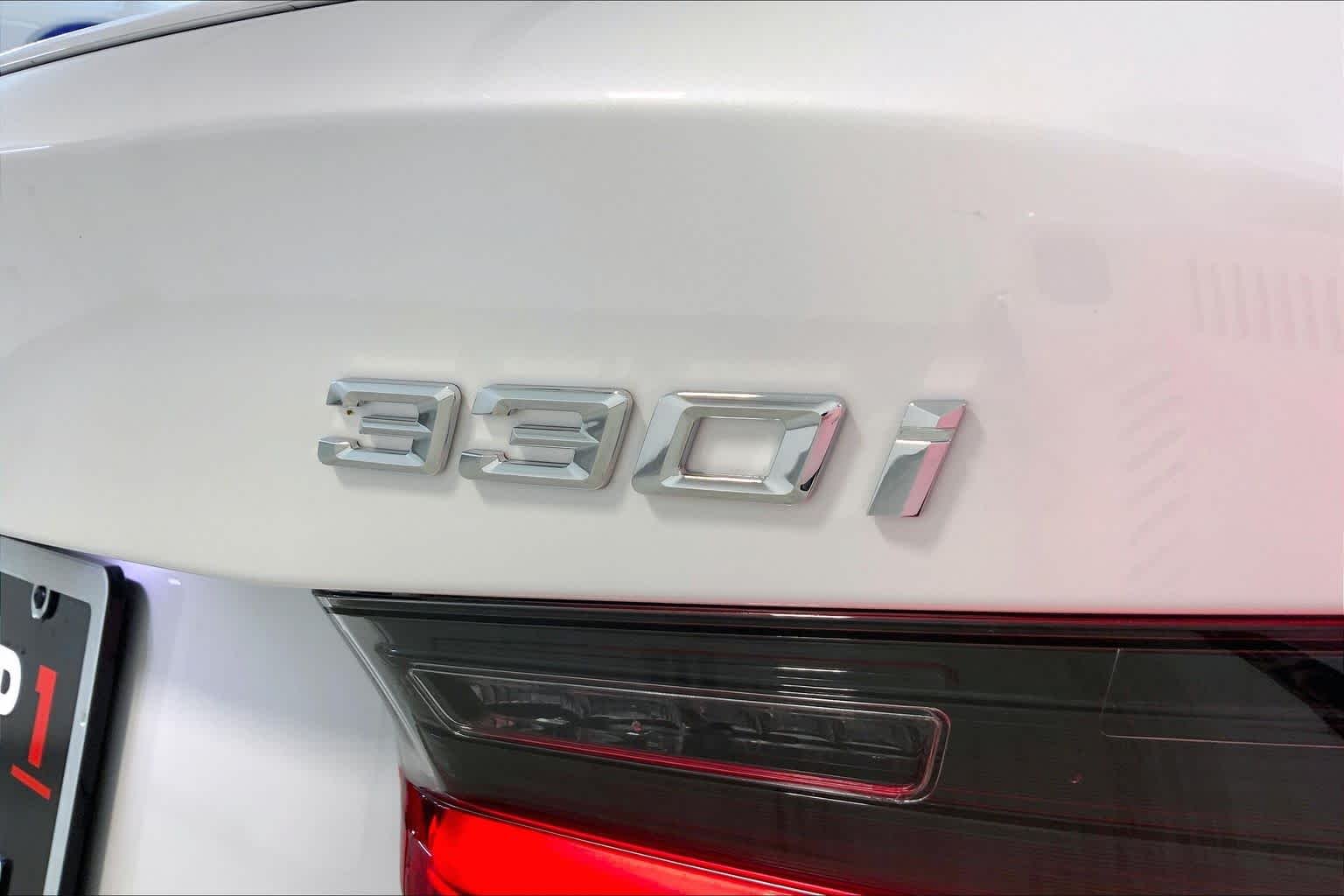New 2026 Mineral White Metallic BMW 330i NA xDrive image 15