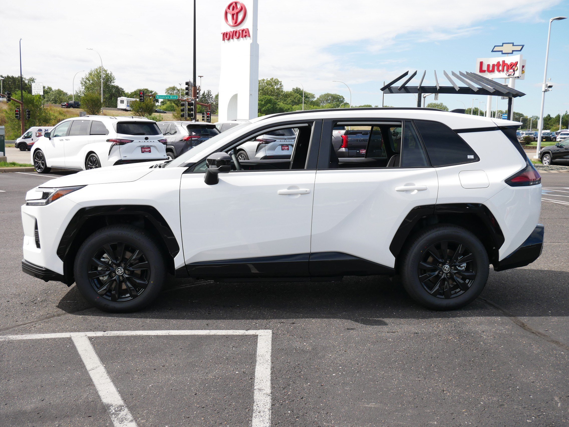 Used 2026 Ice Cap Toyota SE image 5