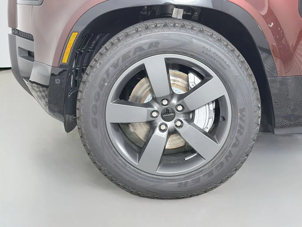 New 2026 Sedona Red Land Rover X-Dynamic SE image 33