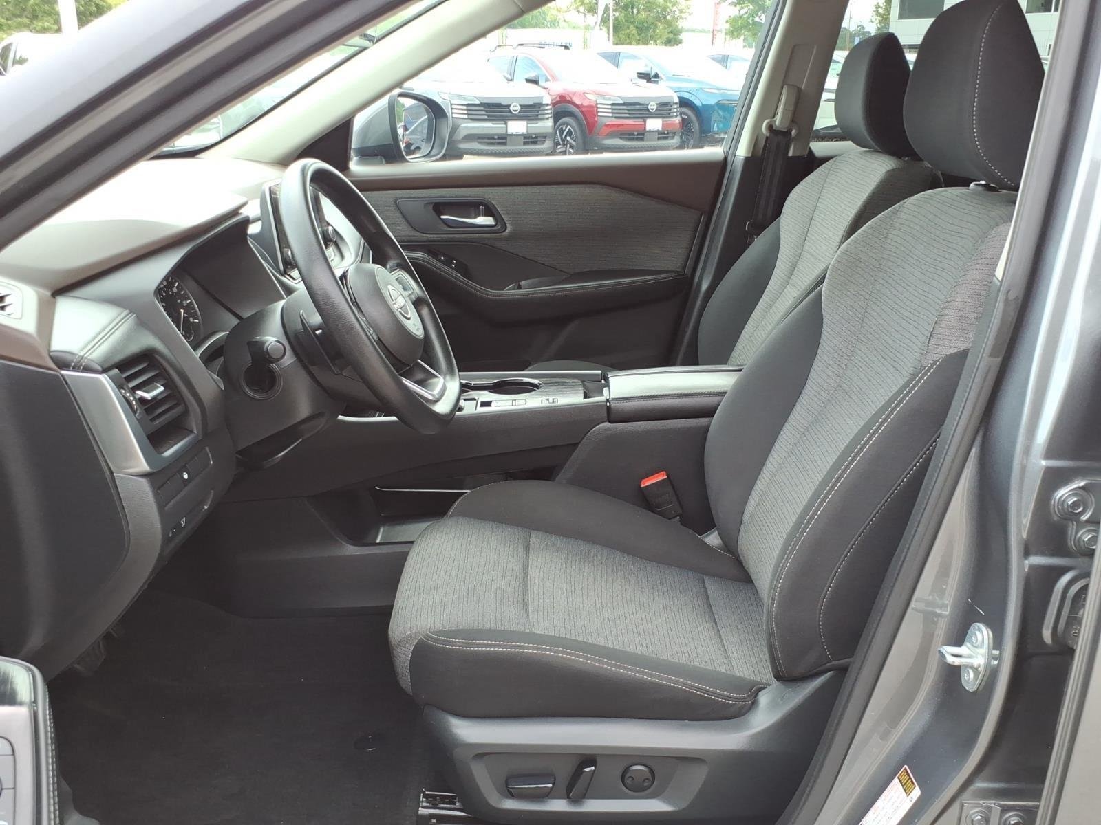 Used 2023 Gun Metallic Nissan SV image 10