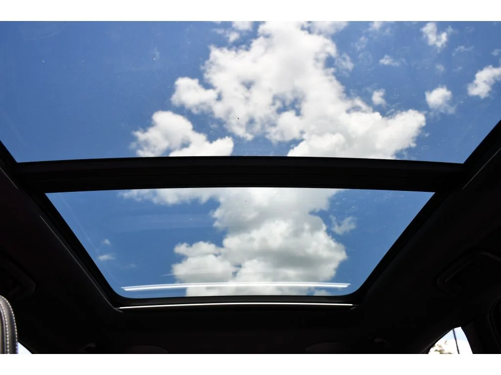 Used 2022 Platinum Grey Metallic Volvo R-Design image 15