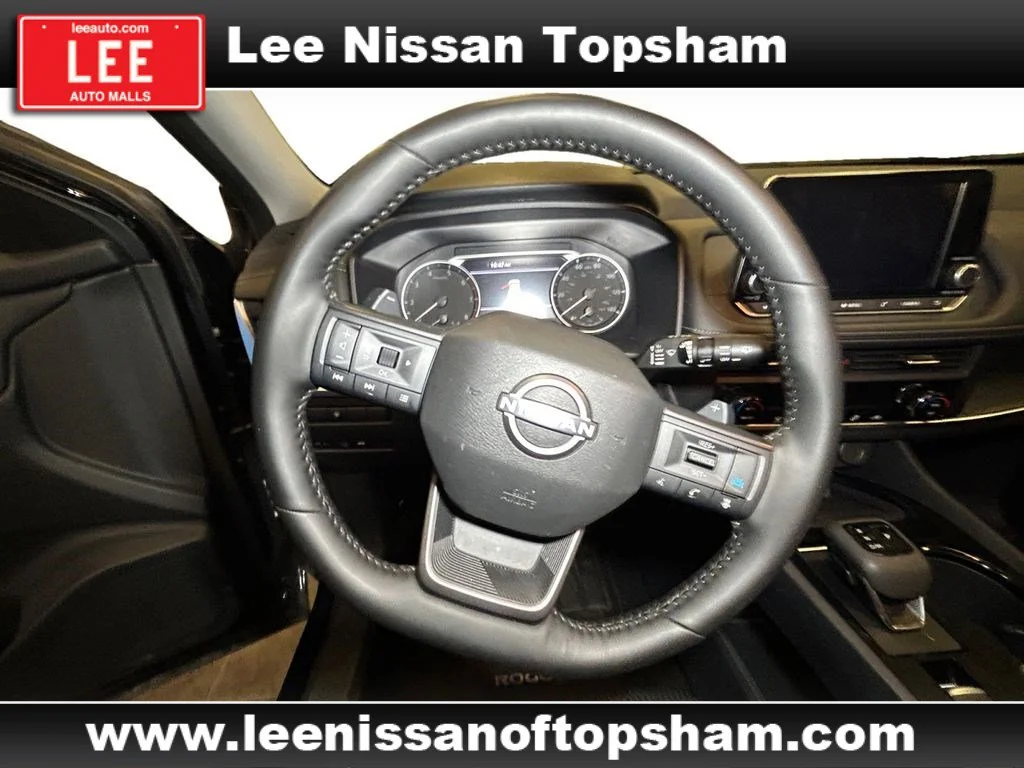 Used 2025 Super Black Nissan SV image 13