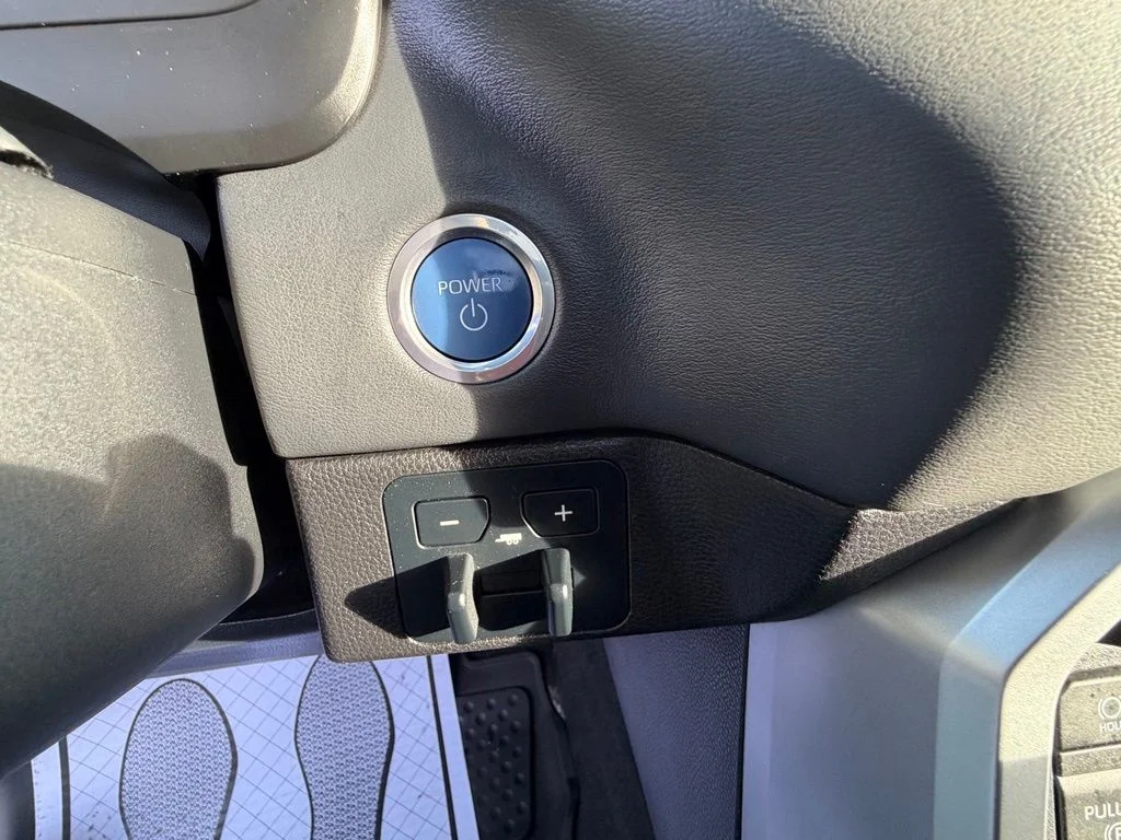 Used 2024  Toyota Platinum image 35