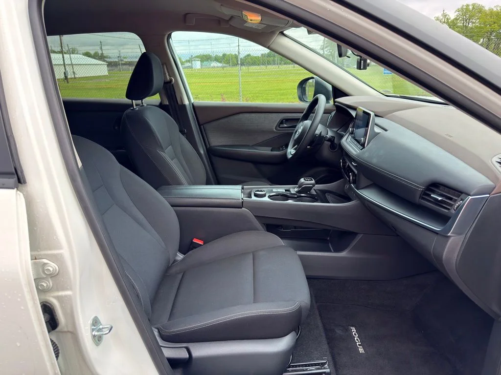 Used 2023 White Nissan S image 30