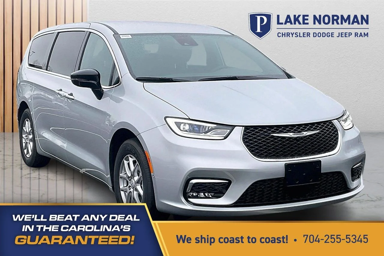 2026 Chrysler Pacifica Select's photo