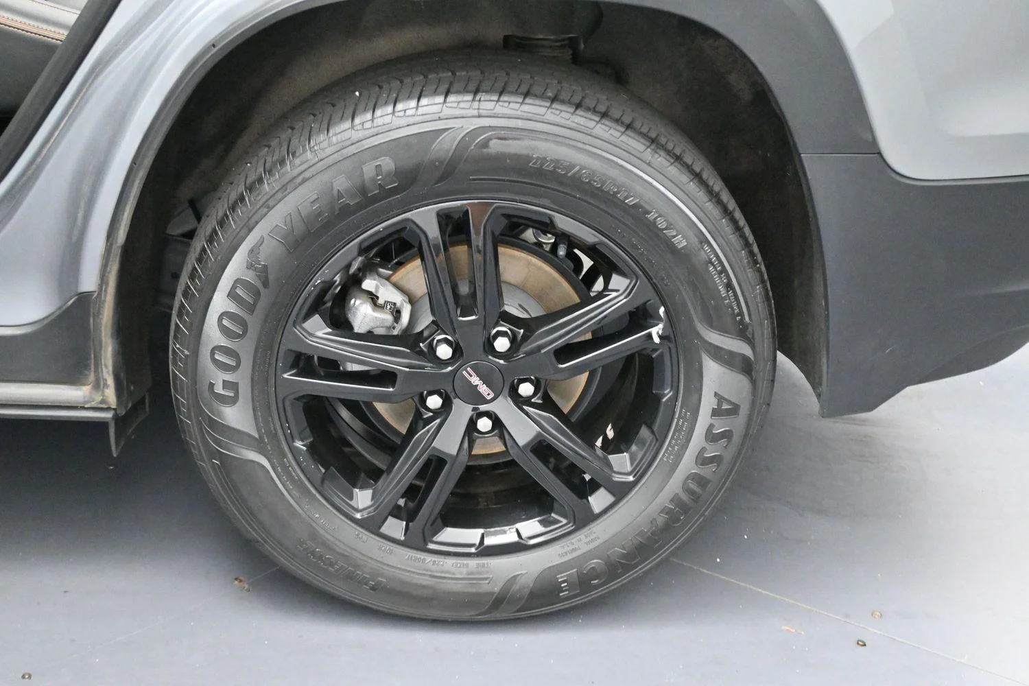Used 2023 Sterling Metallic GMC AT4 image 40