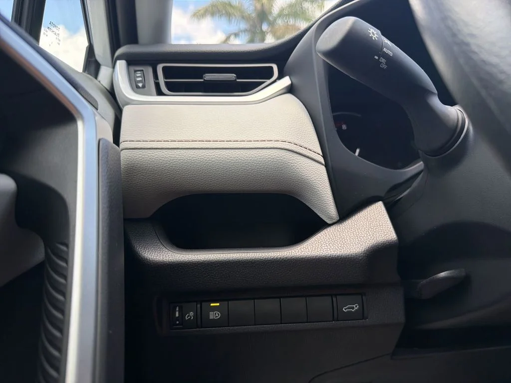 Used 2025 White Toyota XLE image 24