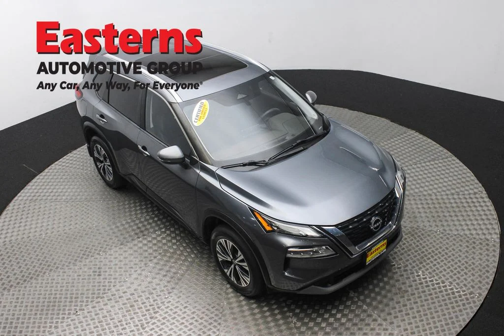 Used 2022 Gray Nissan SV image 3