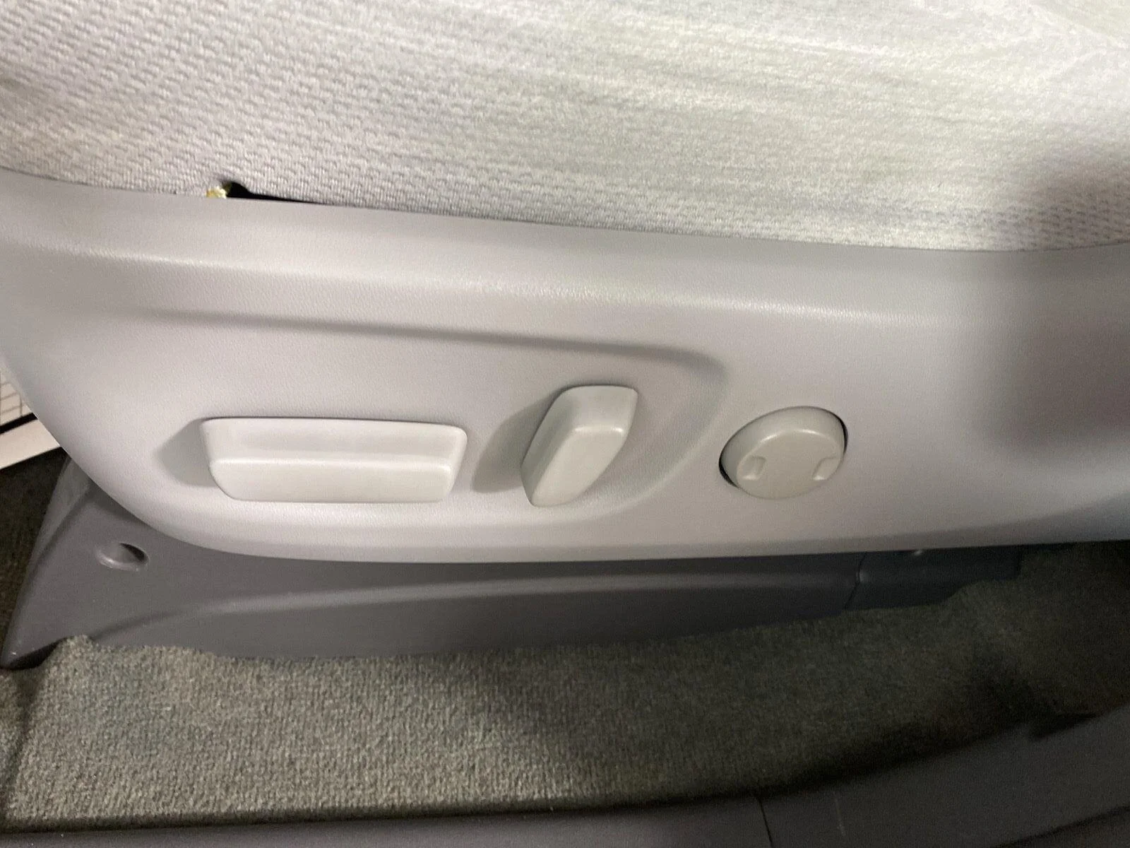 Used 2018 Predawn Gray Mica Toyota LE image 20