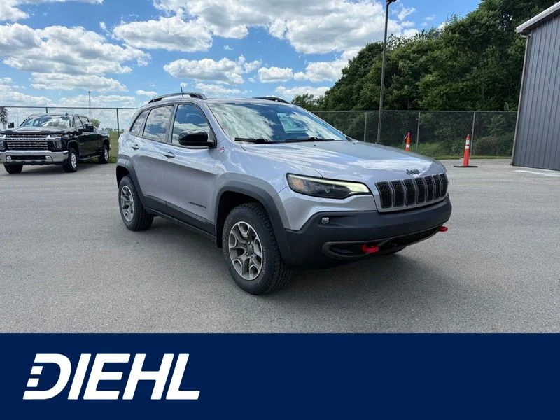 Used 2022 Silver Jeep Trailhawk image 1