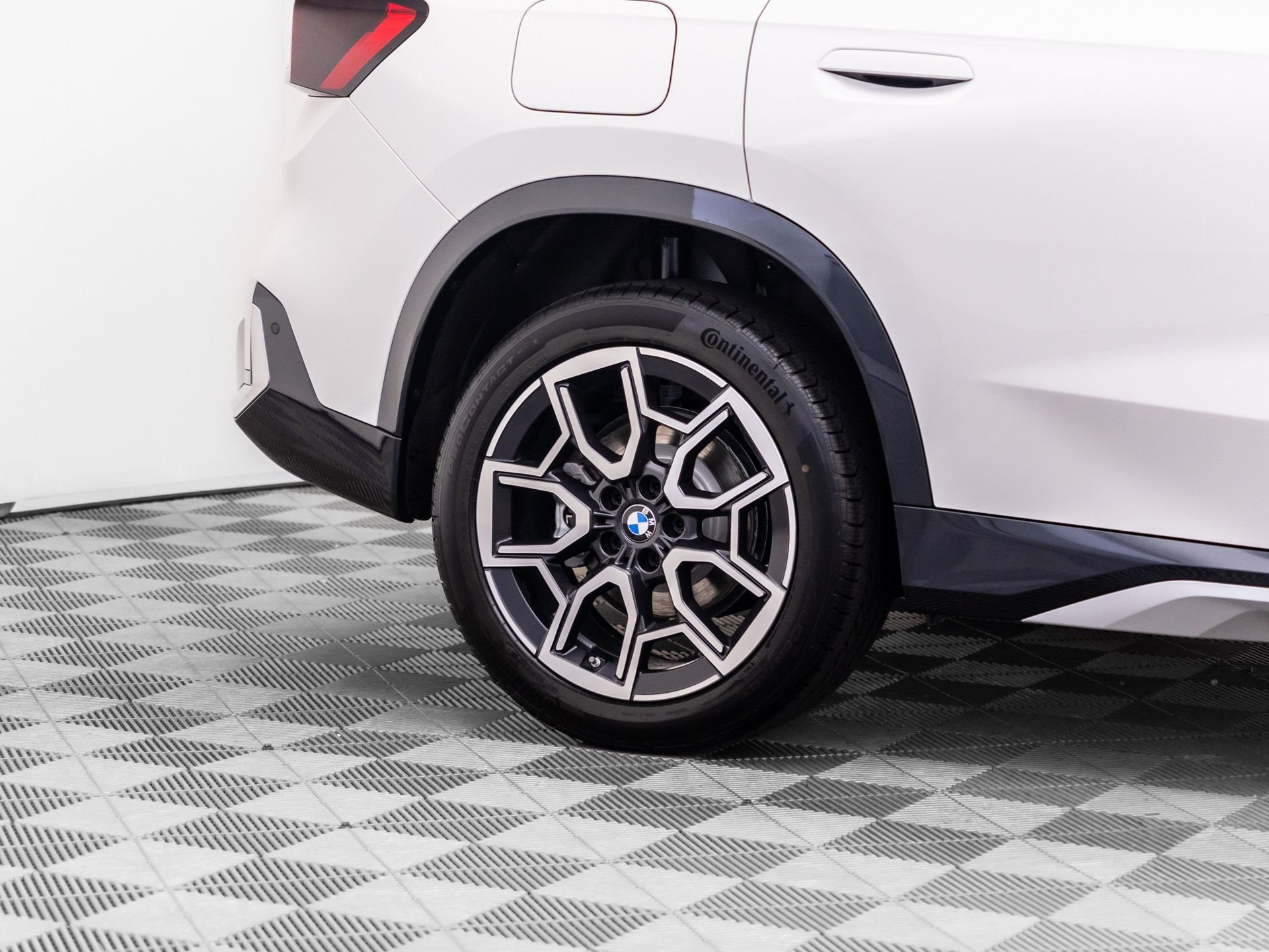 New 2026 Alpine White BMW xDrive28i image 33