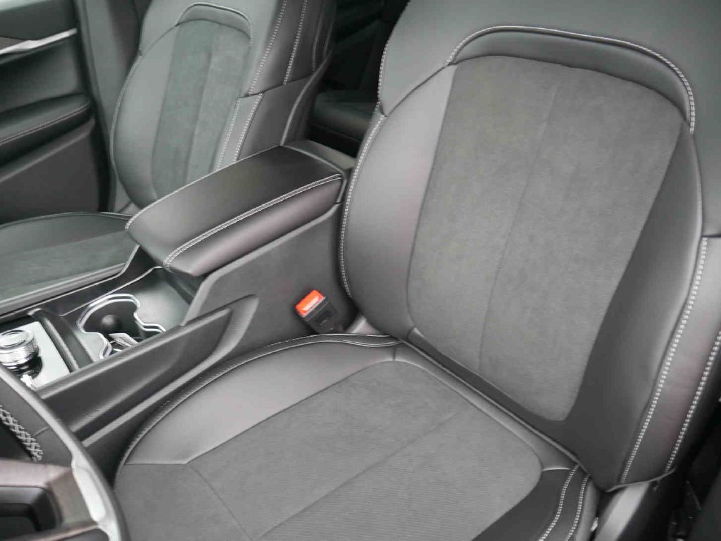 New 2026 Baltic Gray Metallic Clear-Coat Exterior Paint Jeep Laredo image 23