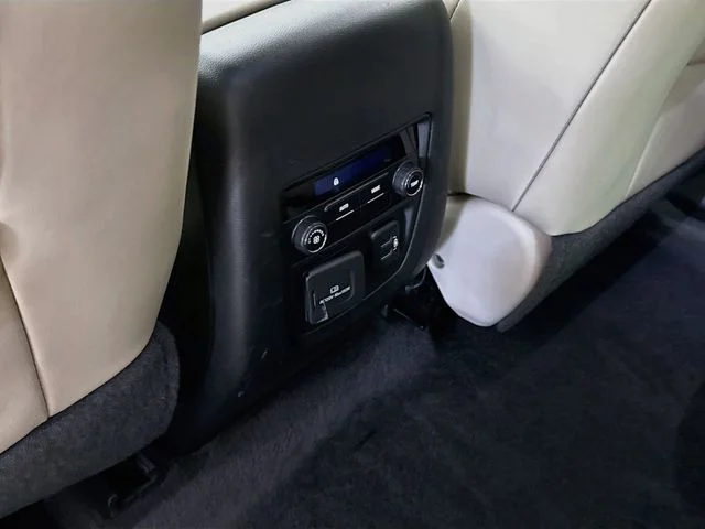 Certified Used 2018 White Frost Tri-Coat Buick Essence image 24