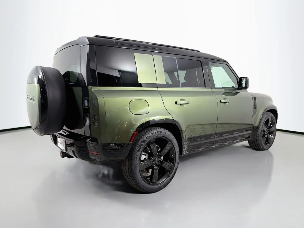 New 2026 Woolstone Green Land Rover X-Dynamic SE image 5