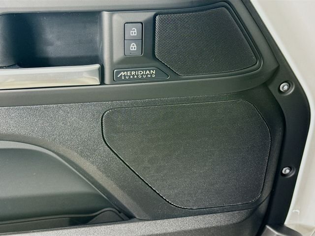 New 2026 Fuji White Land Rover X-Dynamic SE image 21
