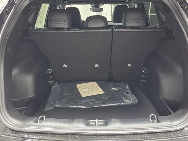 New 2026 Diamond Black Crystal Pearlcoat Jeep Latitude image 11