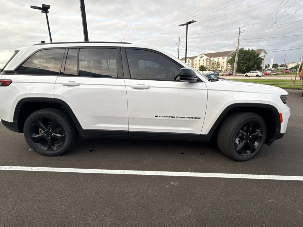 Used 2023 White Jeep Limited image 5