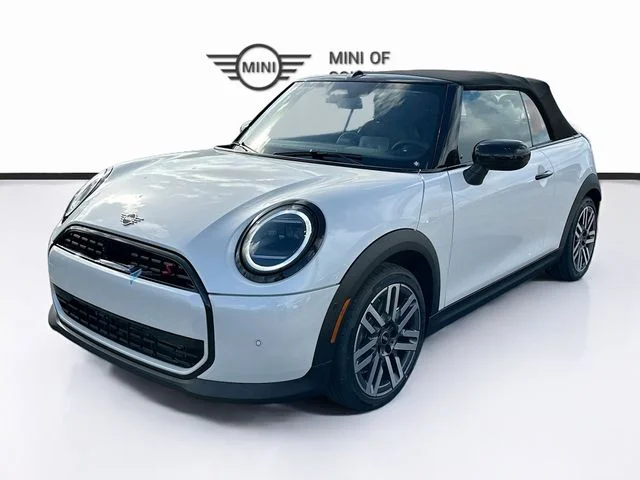 New 2026 White MINI Signature Plus image 3