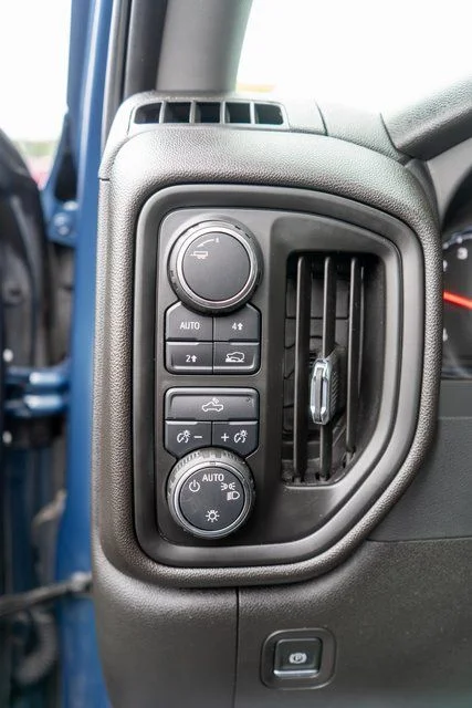Used 2024 Blue Chevrolet Custom image 21