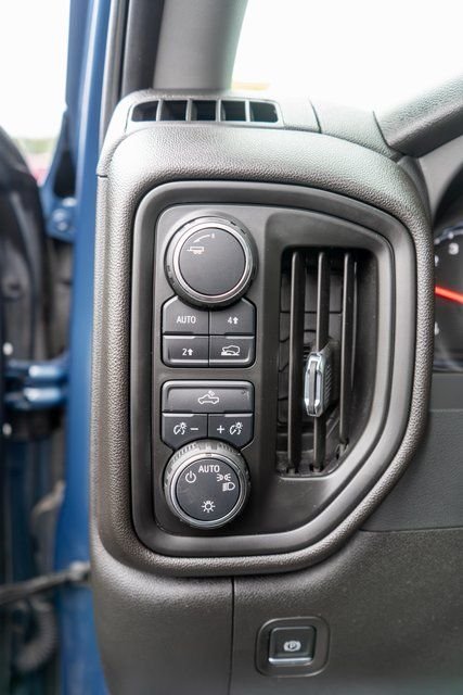 Used 2024  Chevrolet Custom image 21