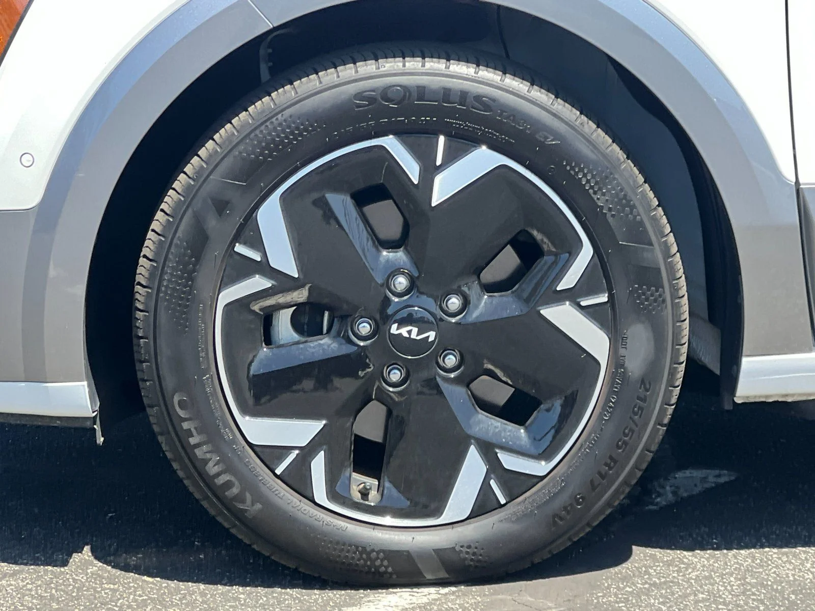 Certified Used 2023 White Kia Wave image 25