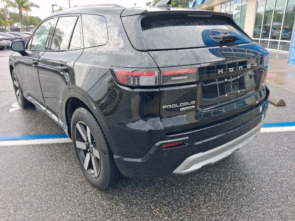 Used 2024  Honda Touring image 7
