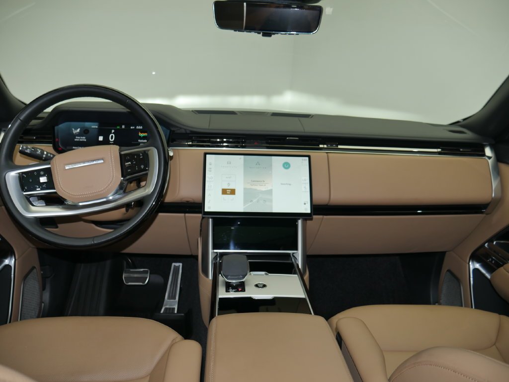 Used 2025  Land Rover Autobiography image 25