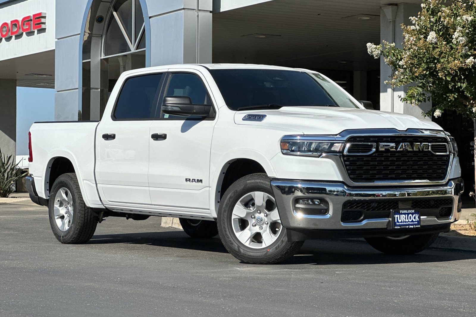 New 2026 Bright White Clear-Coat Exterior Paint RAM Big Horn/Lone Star image 2