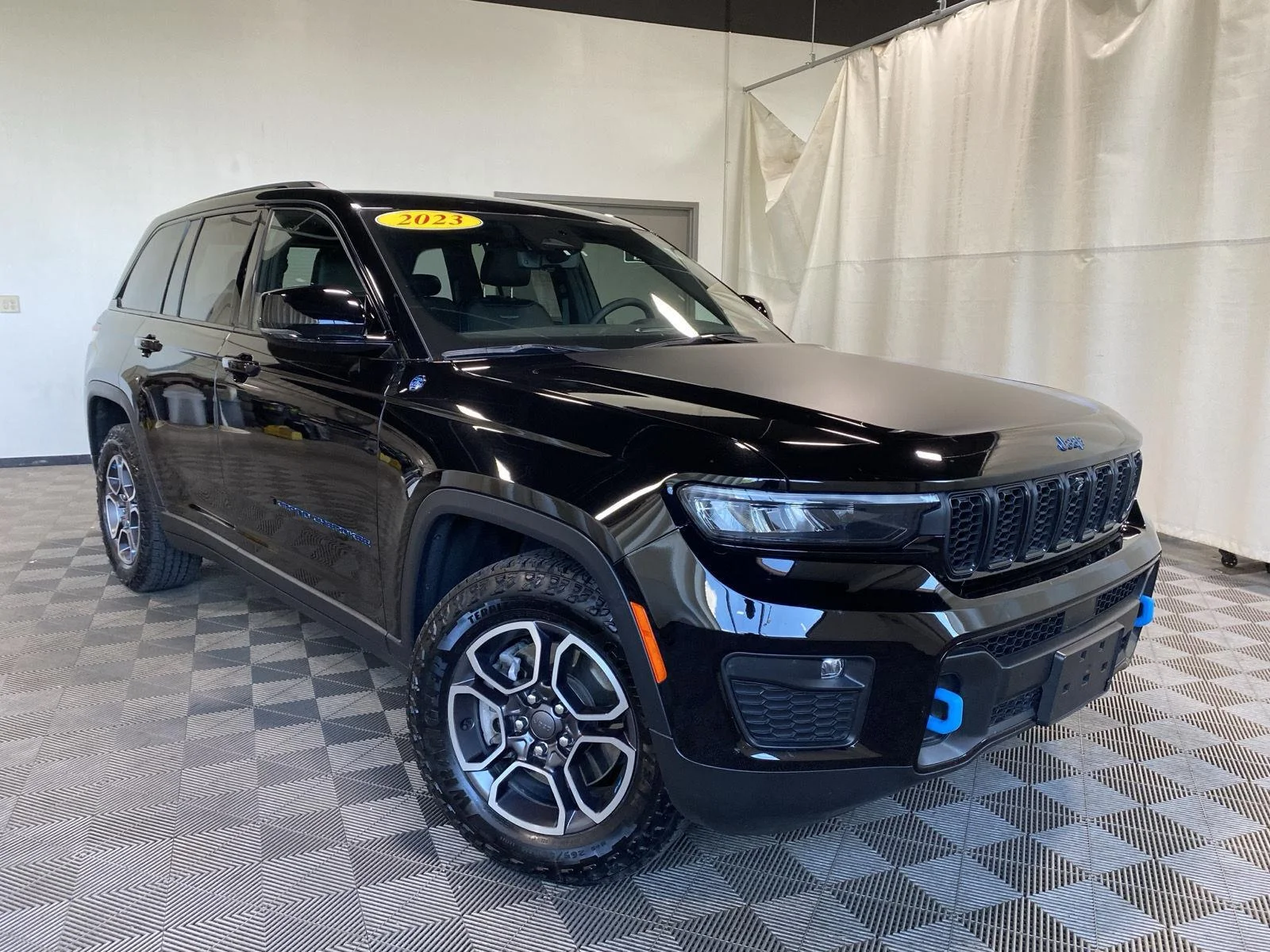 Used 2023 Diamond Black Crystal Pearlcoa Jeep Trailhawk 4xe image 1