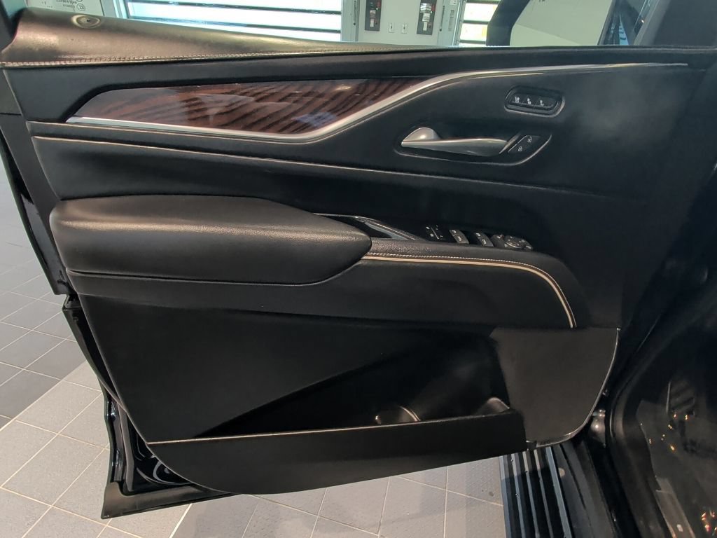 Certified Used 2022 BLACK RAVEN Cadillac Sport Platinum image 11