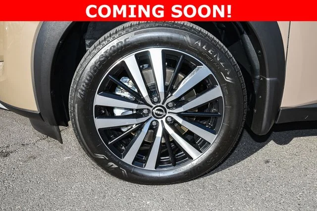 Used 2024 Beige Nissan Platinum image 12