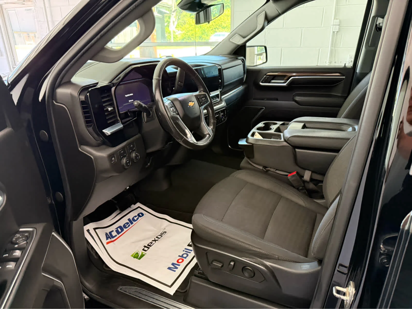 Used 2022 Black Chevrolet LT image 7