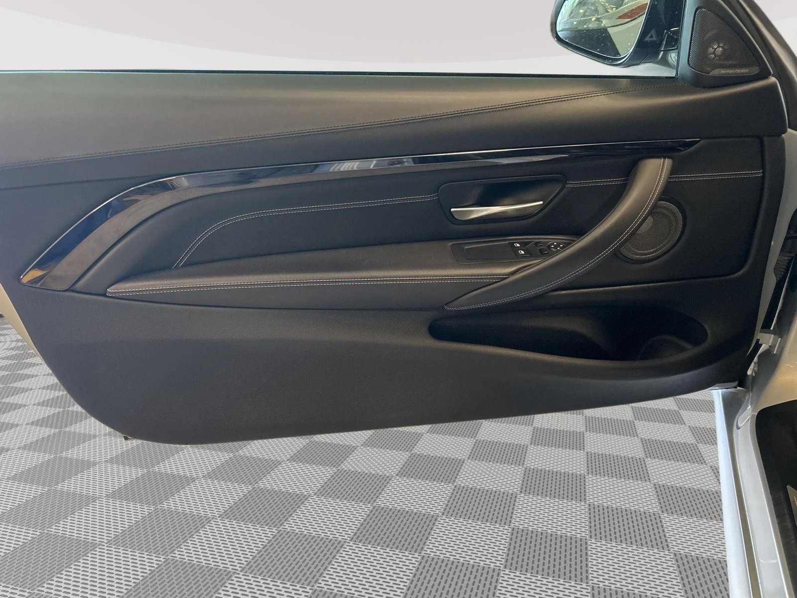 Used 2015 Moonstone Metallic BMW 2dr Cpe image 12
