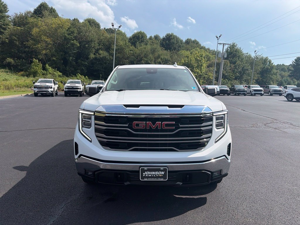 Used 2025 Summit White GMC SLT image 4