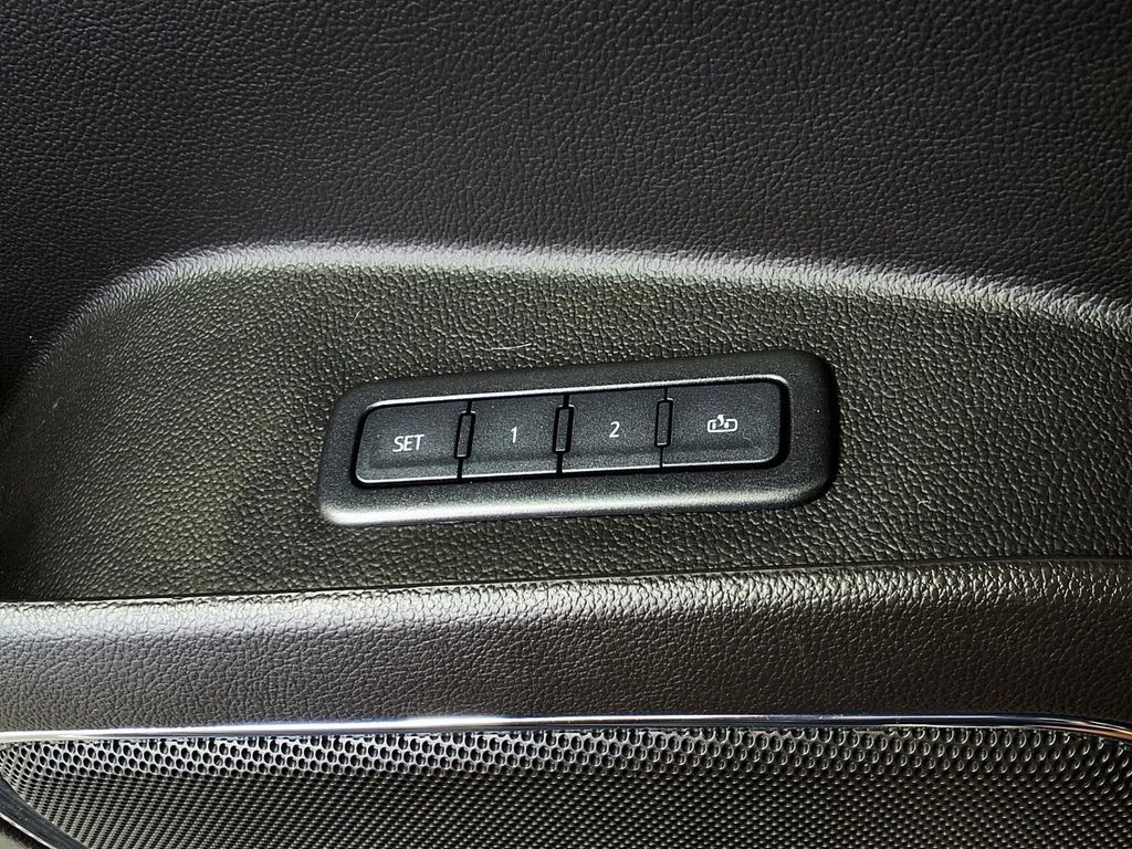 Used 2020 Black GMC Denali image 18