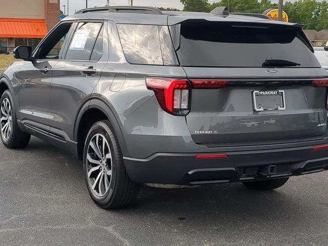 Used 2025 Gray Ford ST-Line image 3